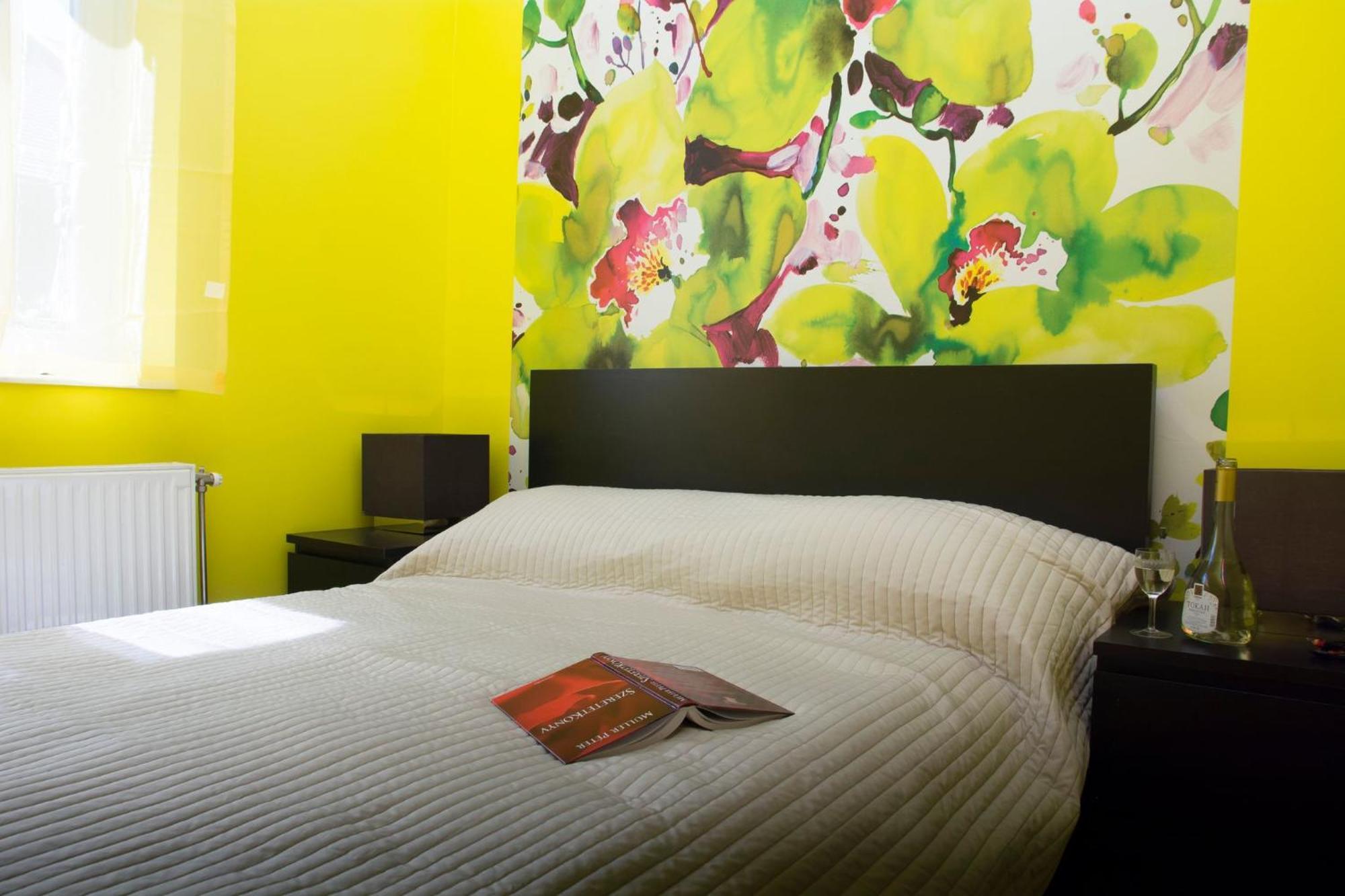 Vibrant 3 Bedroom Apartment In The Pulsing Heart Of บูดาเปสต์ ภายนอก รูปภาพ